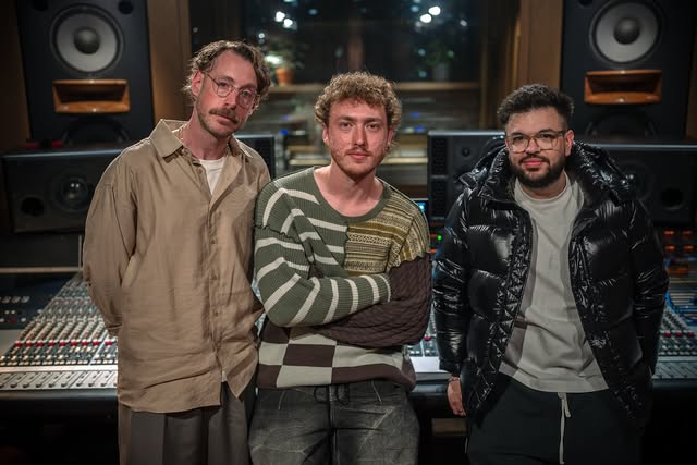 Milan Leon with Jon Castelli and Teezio at a Mix with the Masters session